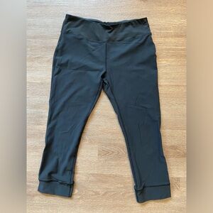 Women’s Black Diamond stretch capri’s - size M
